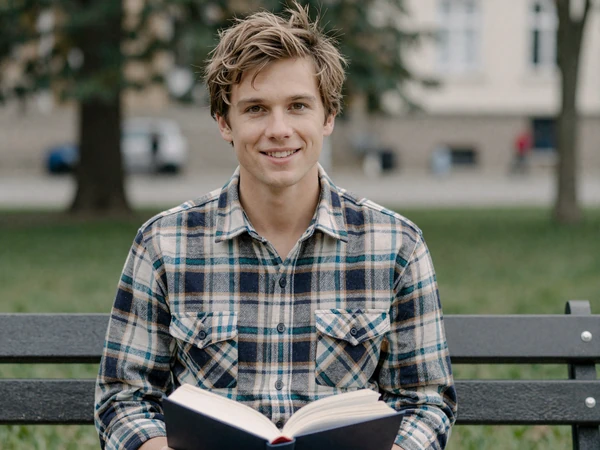 Tyler, 33, EvaDate success story member reading in a park